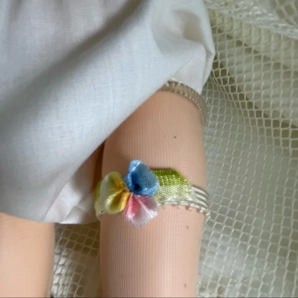 Effanbee Bride Doll 14" Veil Garter Bouquet NWT Old 14" - Picture 7 of 9